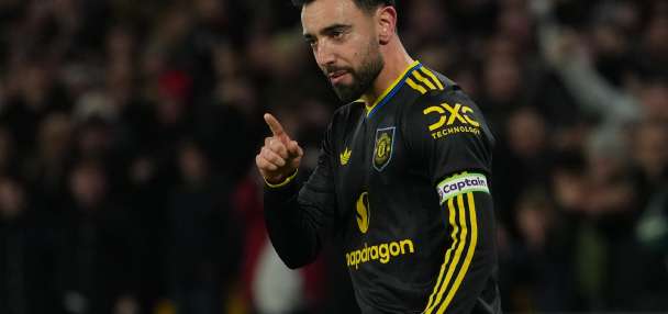 Two-goal Bruno Fernandes leads rampant Manchester United to 4-1 win at hapless Wolves