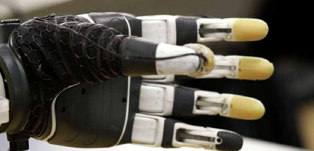 University of Utah engineers build bionic hand with an AI brain