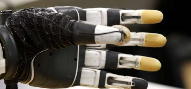 University of Utah engineers build bionic hand with an AI brain