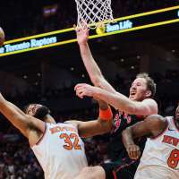 Brunson scores 35 points as Knicks rout Raptors 117-101 to reach NBA Cup semifinals for first time
