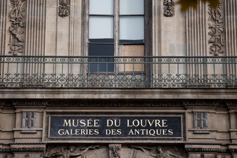 Lapses gave Louvre thieves crucial 30-second advantage over police, inquiry finds