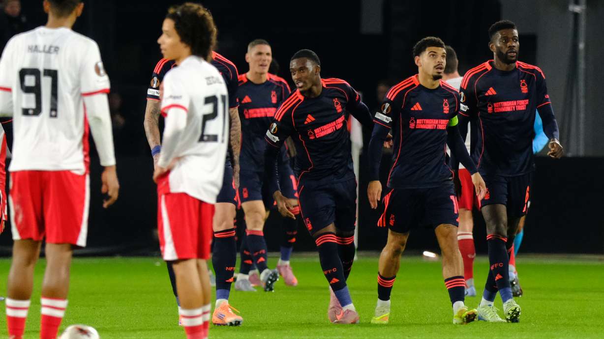 Nottingham Forest's Igor Jesus, second right, celebrates with teammates after scoring his side's second goal during the Europa League opening phase soccer match between Utrecht and Nottingham Forest, in Utrecht, Netherlands, Thursday, Dec. 11, 2025.