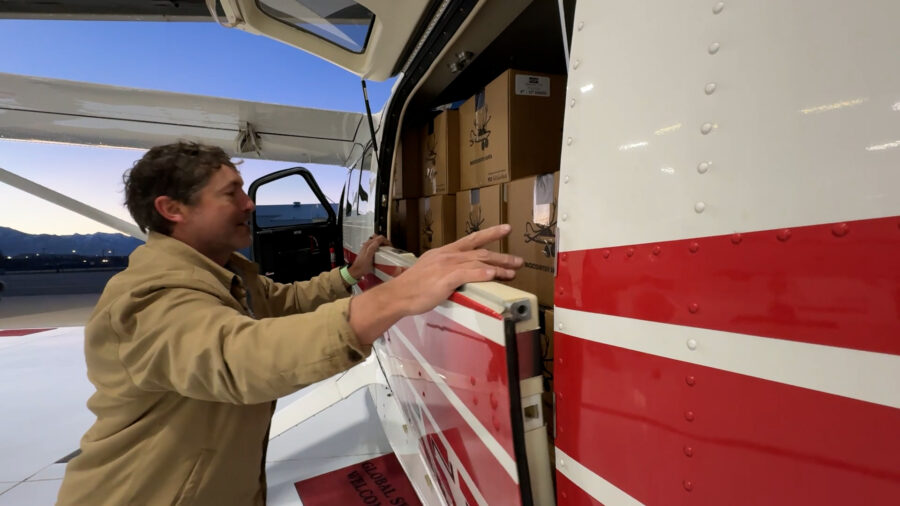 'Backcountry Santas' deliver Christmas to Navajo Nation families