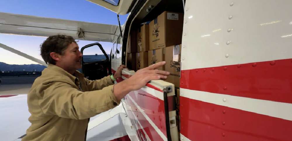 'Backcountry Santas' deliver Christmas to Navajo Nation families