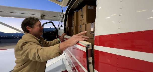 'Backcountry Santas' deliver Christmas to Navajo Nation families
