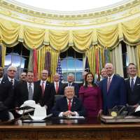 Trump honors 1980 'Miracle on Ice' hockey team