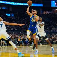 Curry scores 39 in return but Timberwolves top Warriors 127-120 without Edwards
