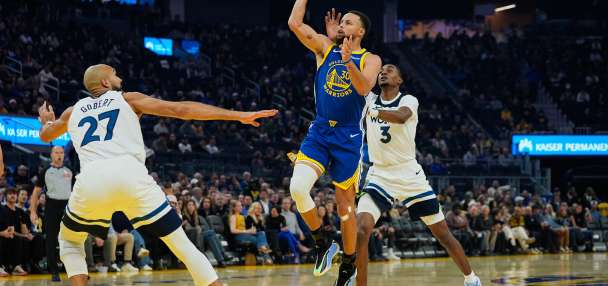 Curry scores 39 in return but Timberwolves top Warriors 127-120 without Edwards