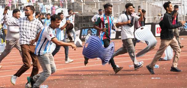 Messi's tour of India gets off to chaotic start with fans throwing bottles