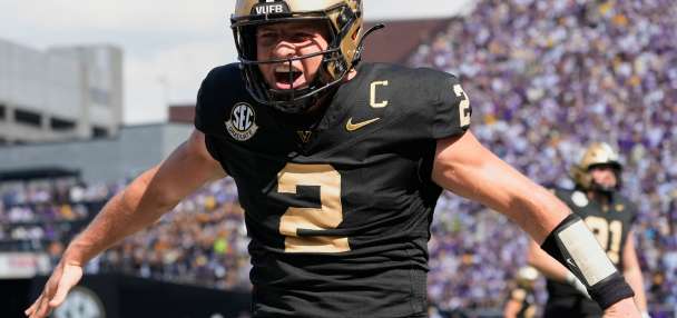 Heisman Trophy finalists include 3 quarterbacks and Notre Dame's Jeremiyah Love