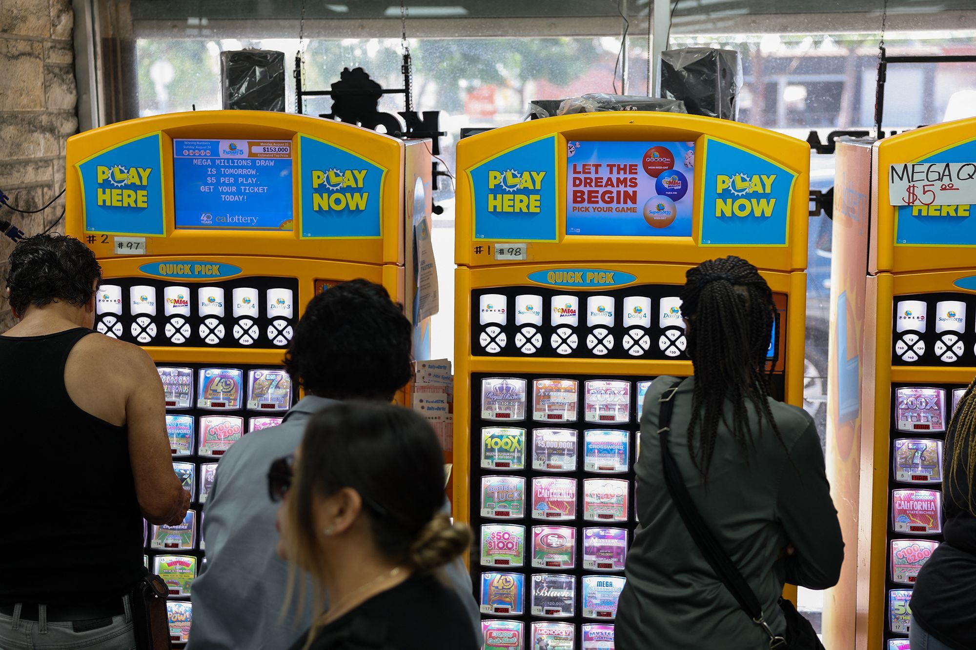 Powerball jackpot climbs to $1.1B after there were no big winners in Saturday's drawing