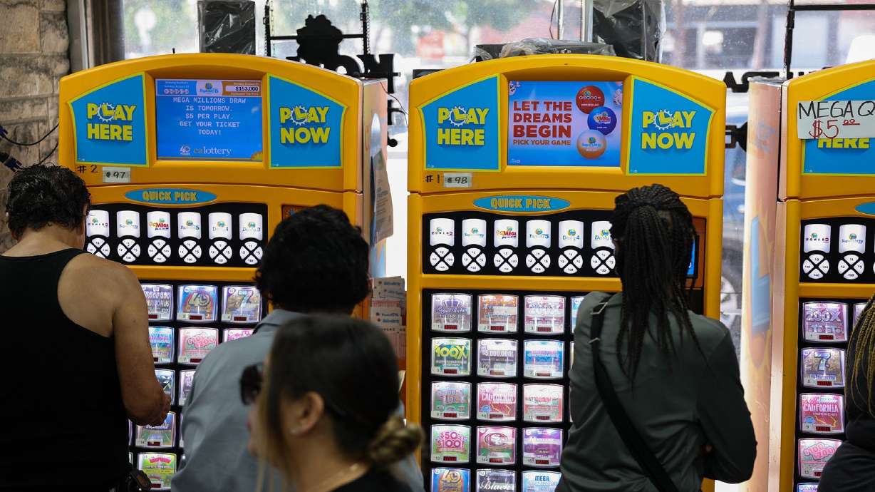People wait in line to buy lottery tickets at the Bluebird Liquor Store in Hawthorne, California, on Aug. 25.