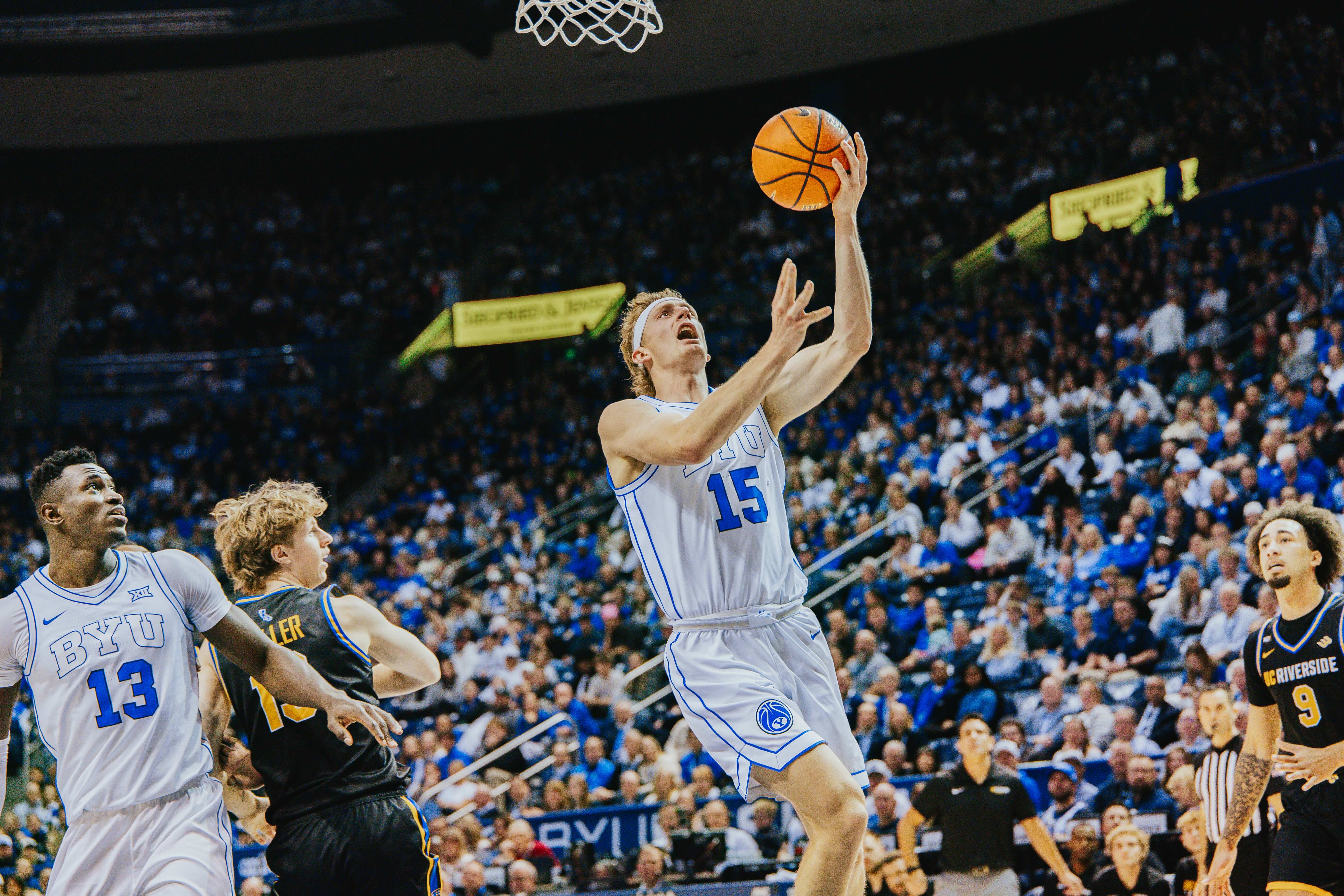 No. 10 Cougars cruise to 6th straight win, beat UC Riverside at home