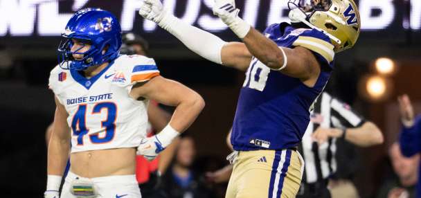 Williams throws 4 TD passes and Washington has 5 INTs in 38-10 rout of Boise State in LA Bowl