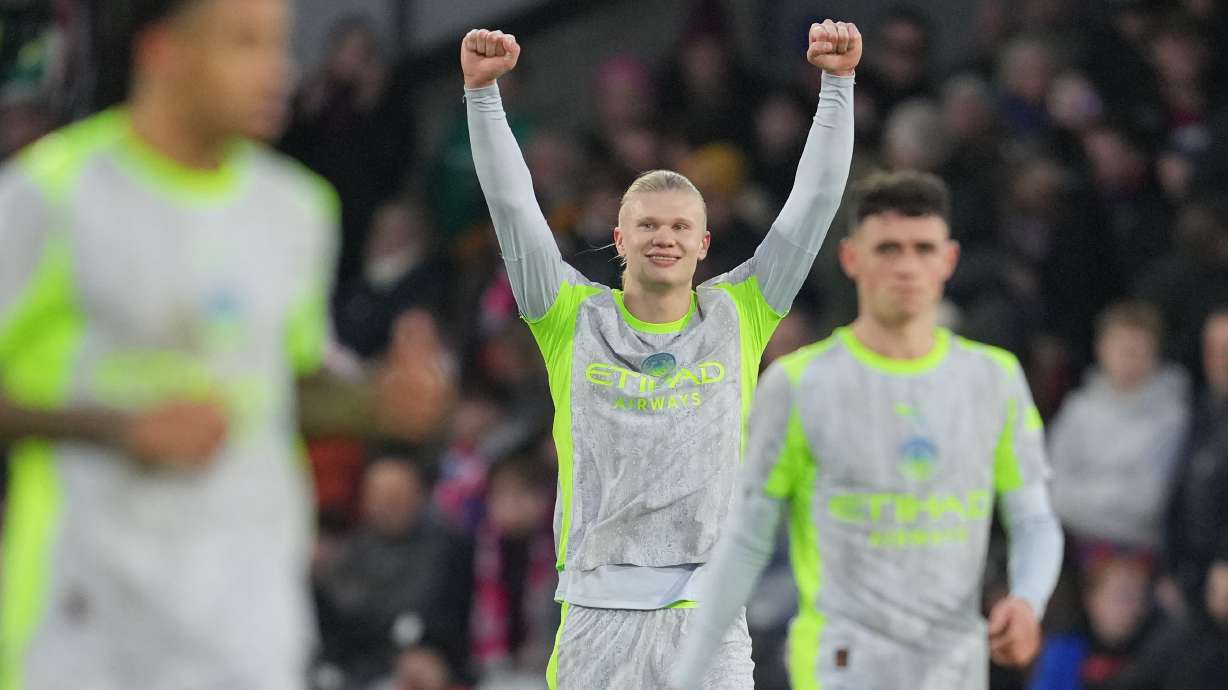 Manchester City's Erling Haaland celebrates after scoring his side's third goal during the English Premier League soccer match between Crystal Palace and Manchester City in London, Sunday, Dec.14, 2025.