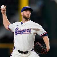 Veteran pitcher Merrill Kelly returns to Diamondbacks on a $40 million, 2-year deal, AP source says