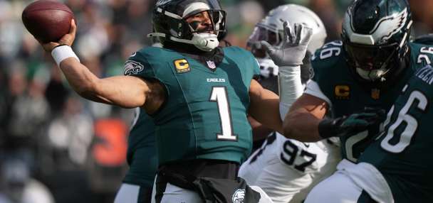 Jalen Hurts rebounds with 3 TD passes as Eagles snap losing streak in 31-0 rout of Raiders