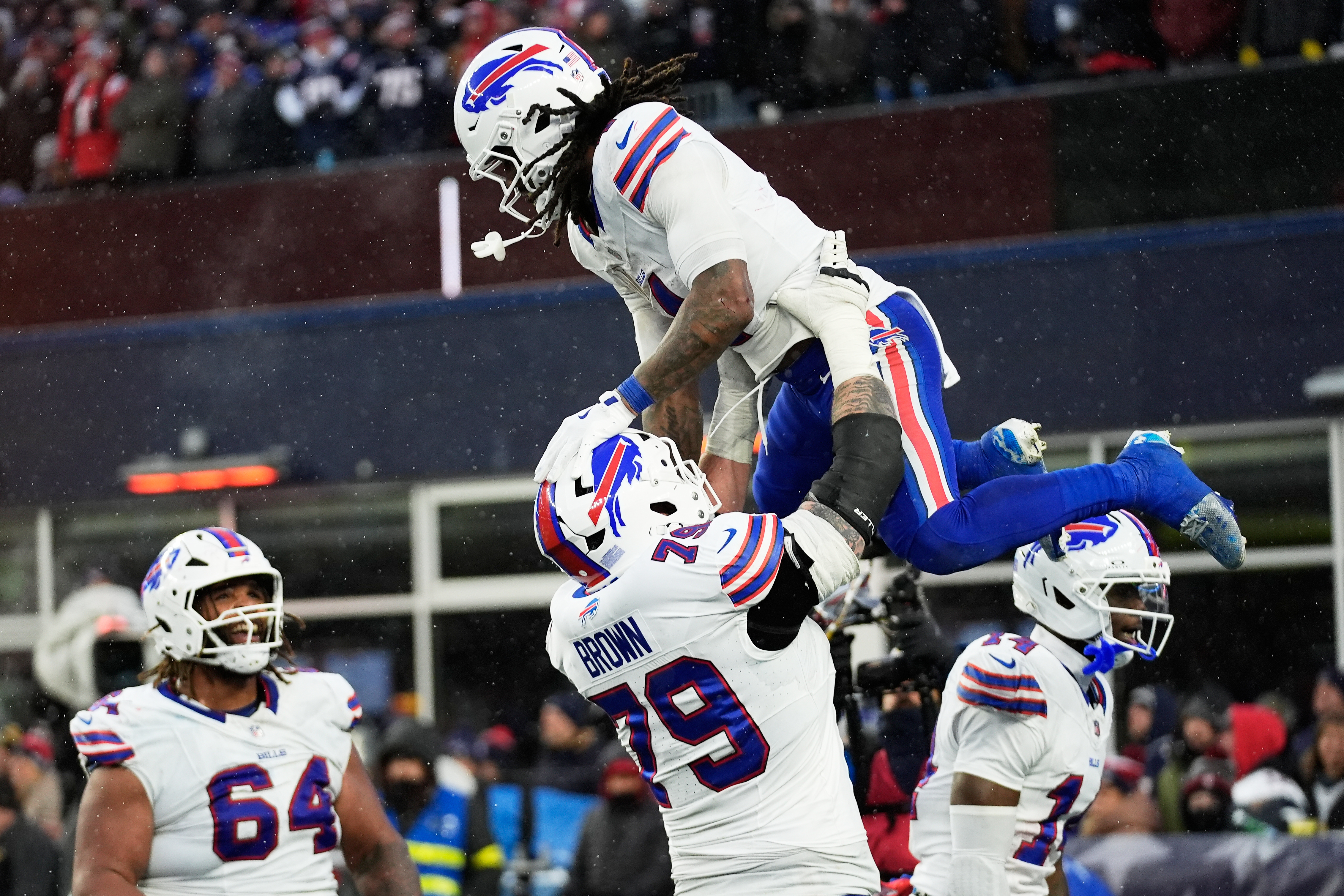 Bills rally from 21-point deficit to beat Patriots 35-31, stay alive in AFC East race