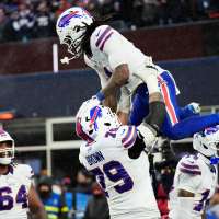 Bills rally from 21-point deficit to beat Patriots 35-31, stay alive in AFC East race