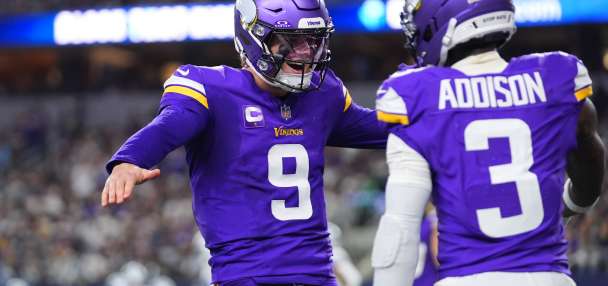 Vikings severely damage Cowboys' playoff hopes, beating Dallas 34-26