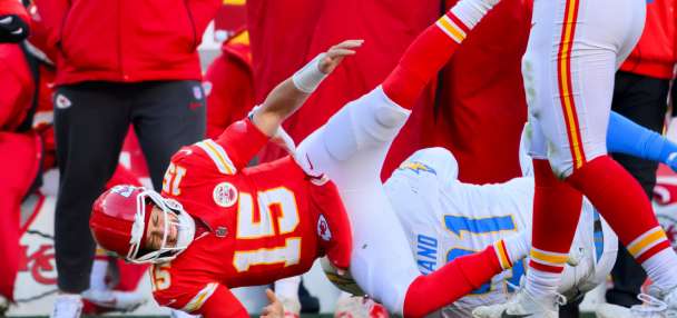 Chiefs quarterback Patrick Mahomes to get second opinion on torn ACL before having surgery