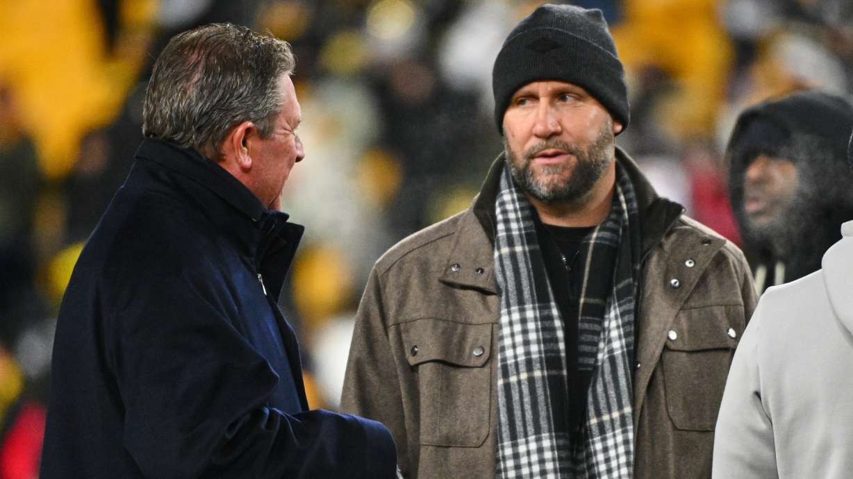 Dan Marino, left, and Ben Roethlisberger, right, greet each other before an NFL football game between the Miami Dolphins and Pittsburgh Steelers in Pittsburgh, Monday, Dec. 15, 2025.
