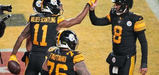 Aaron Rodgers and Steelers freeze out Dolphins, stay atop AFC North with 28-15 win