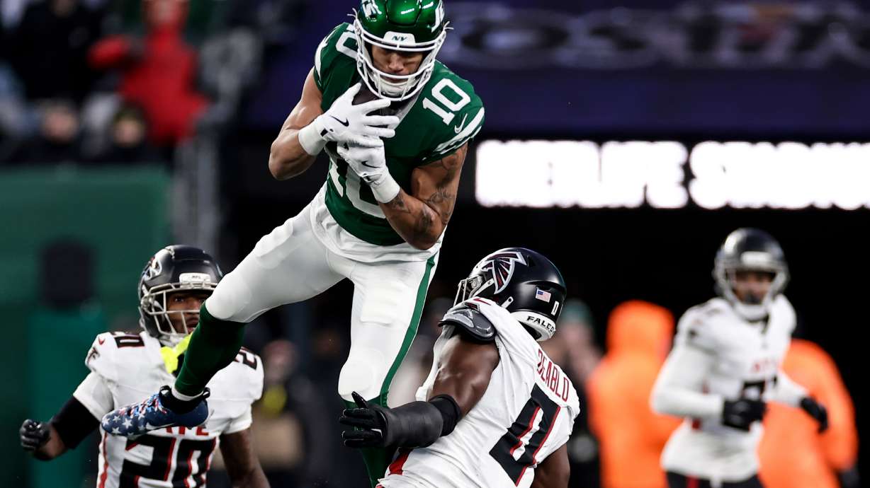 New York Jets wide receiver Allen Lazard (10) makes a catch against Atlanta Falcons during the second half of an NFL football game, Sunday, Nov. 30, 2025, in East Rutherford, N.J.