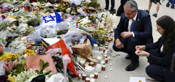 England and Australia players to wear black armbands in Ashes tribute to Bondi shooting victims