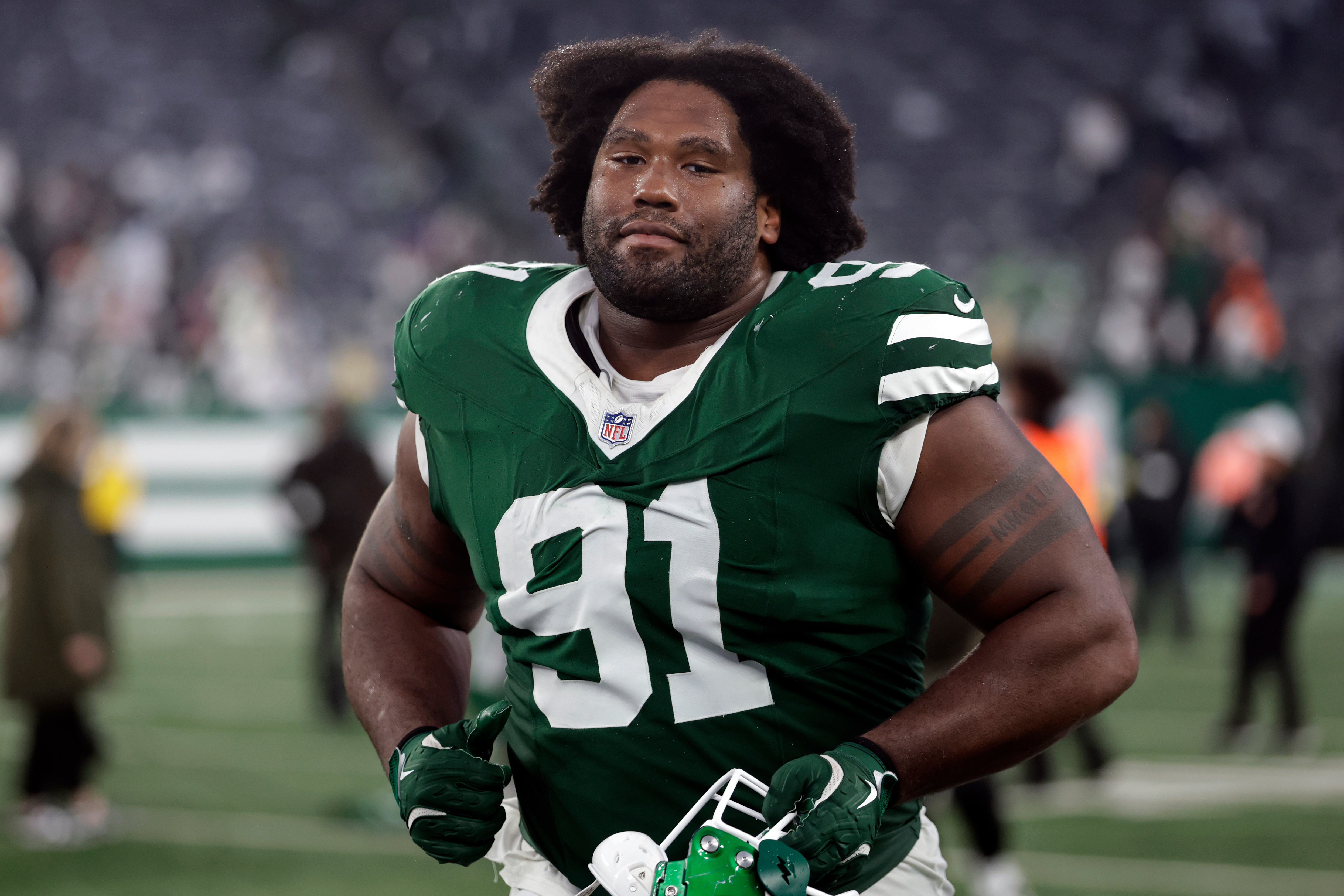 Jets D-lineman Jowon Briggs is a one-man band, a tenor who can tackle and play 12 instruments