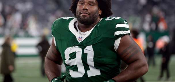 Jets D-lineman Jowon Briggs is a one-man band, a tenor who can tackle and play 12 instruments