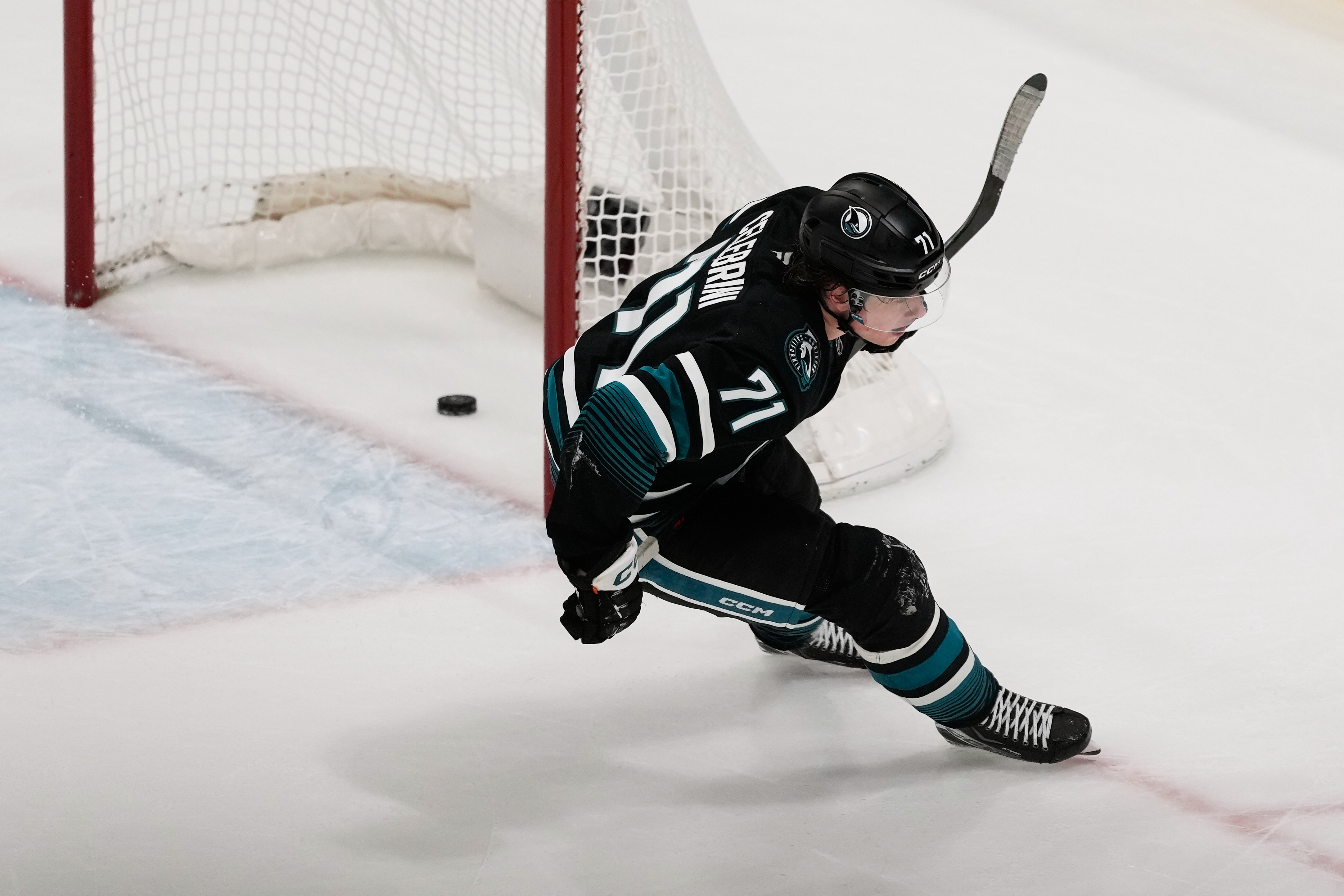 Celebrini's spin-o-rama goal helps him become fastest Sharks player to 50 points