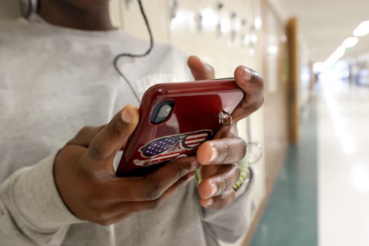 The hidden cost of 'just checking' your smartphone