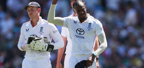 Archer dismisses Australian tailenders for a 5-wicket haul to keep England in the Ashes contest