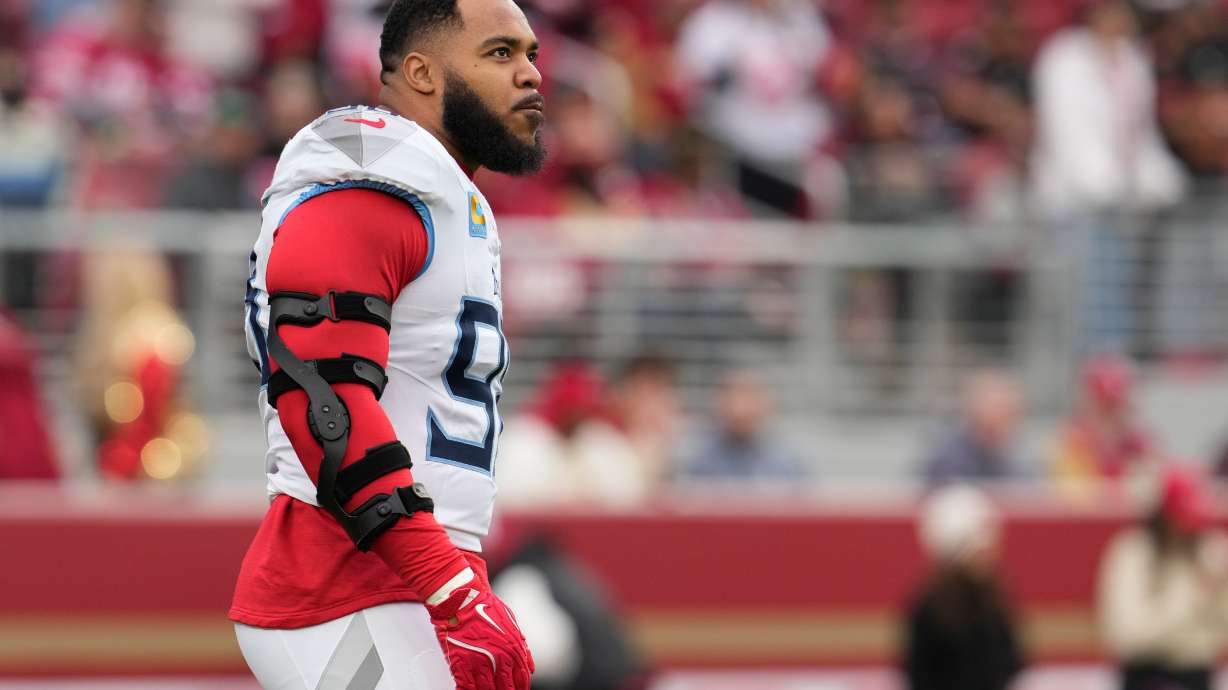 Tennessee Titans defensive tackle Jeffery Simmons warms up before an NFL football game against the San Francisco 49ers, Sunday, Dec. 14, 2025, in Santa Clara, Calif.