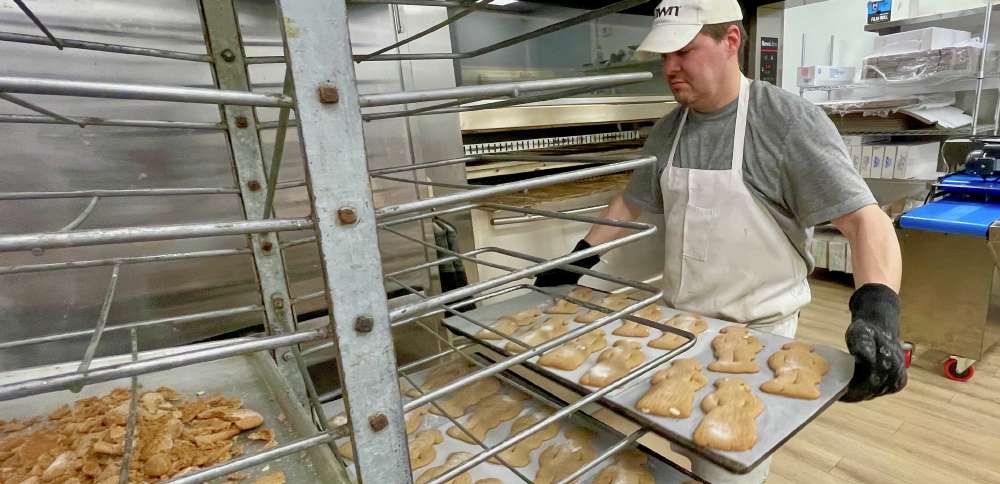 Ogden's Topper Bakery offering speculaas cookies, other Christmas treats after 5-year hiatus