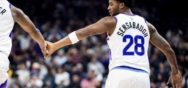 Leonard takes over late as Clippers defeat shorthanded Jazz 118-101