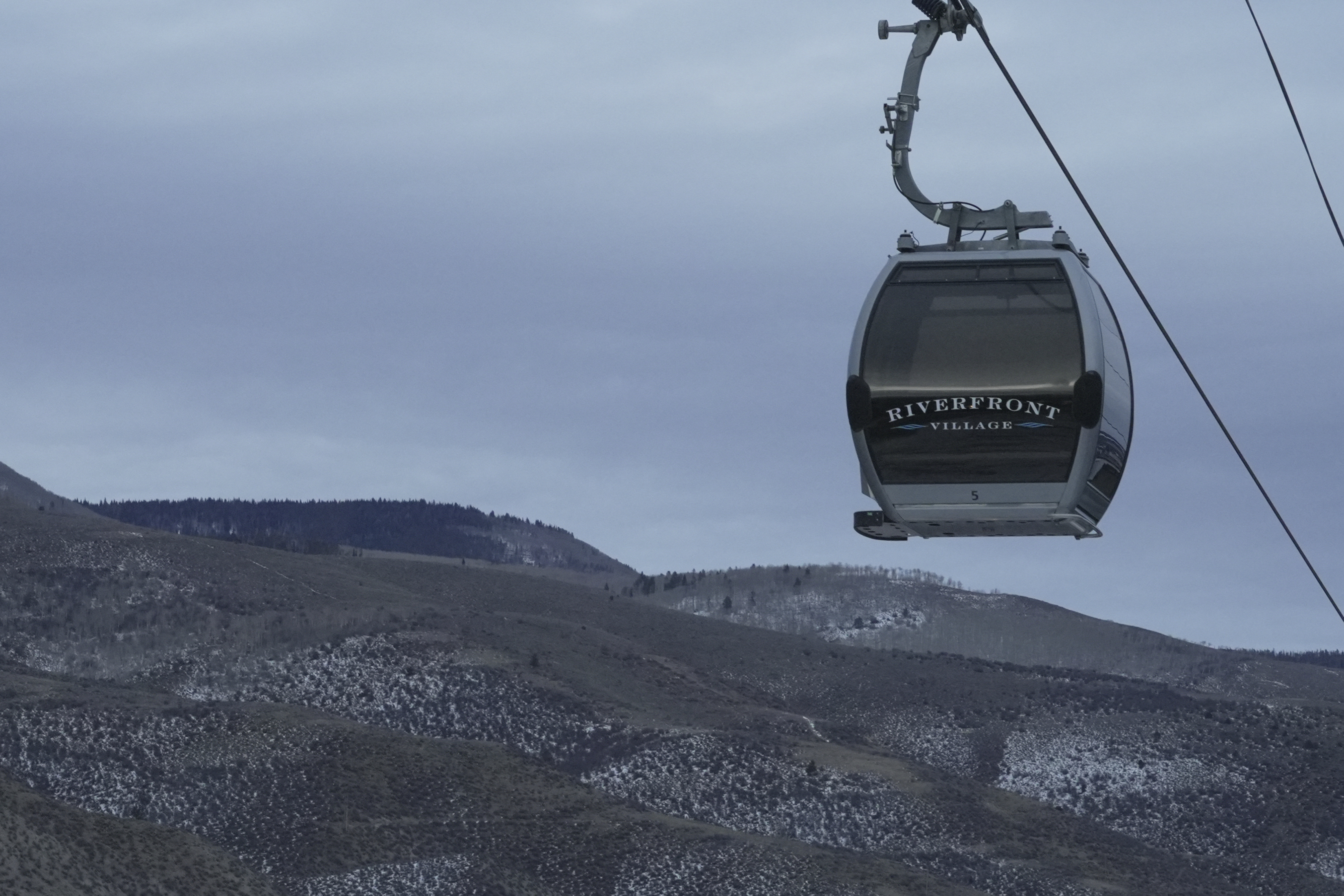 Warm weather and low snowpack bedevil Western ski resorts