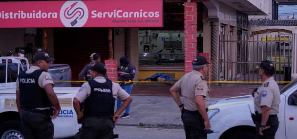 Ecuadorian police arrest 2 suspects in the armed attack that killed soccer player Pineida