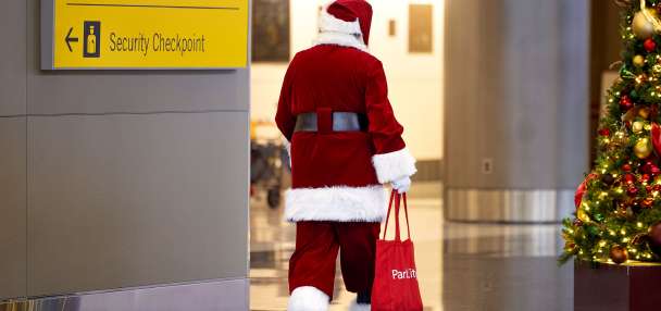 Thieves dressed as Santa, elves raid Montreal grocery store, claim inspiration from Robin Hood