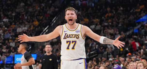 Luka Doncic exits Lakers game with leg injury
