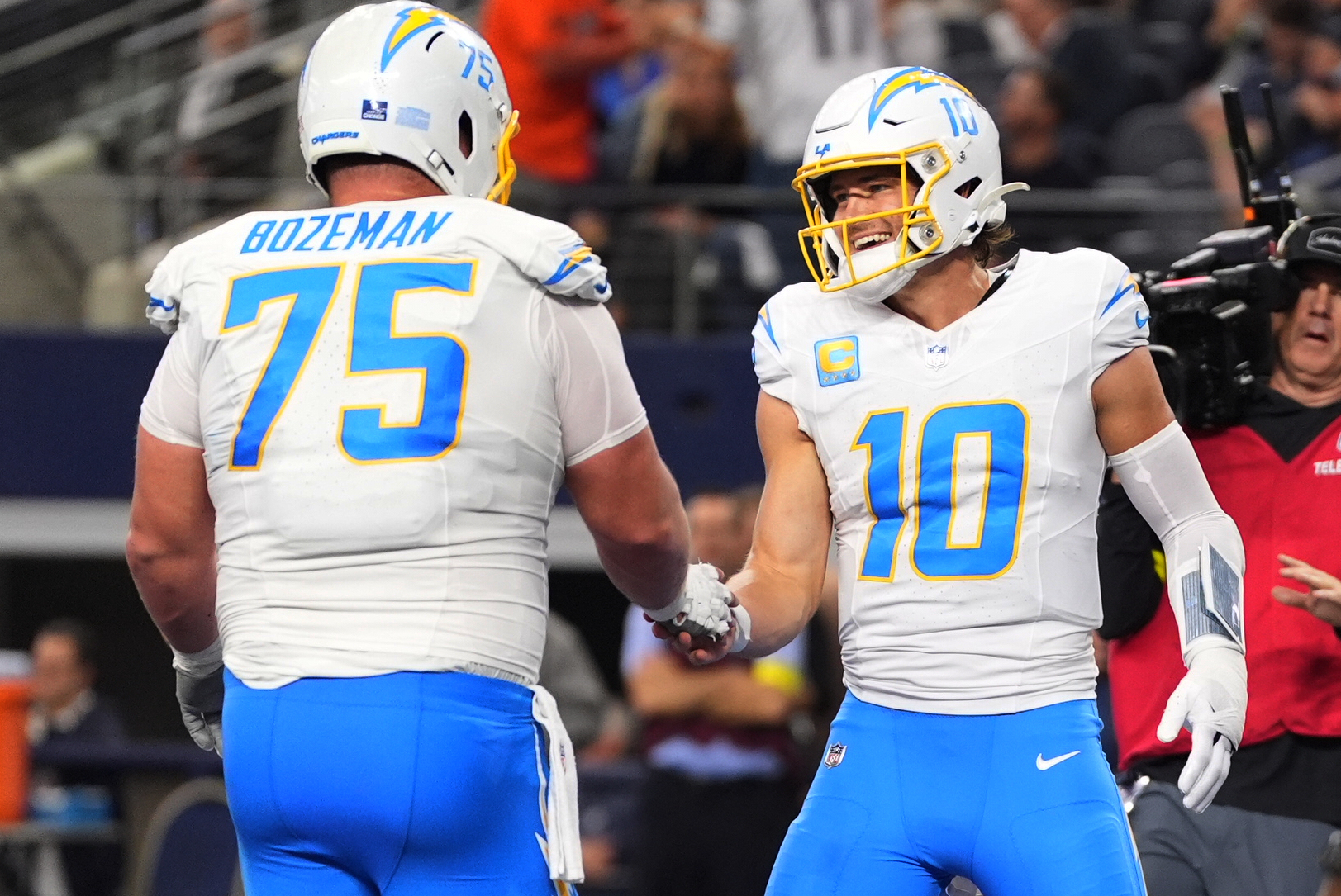 Justin Herbert keeps Chargers rolling toward playoffs with 34-17 win over Cowboys