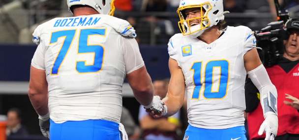 Justin Herbert keeps Chargers rolling toward playoffs with 34-17 win over Cowboys