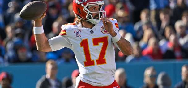 Chiefs QB Minshew knocked out of game by Titans with injured knee, replaced by Oladokun