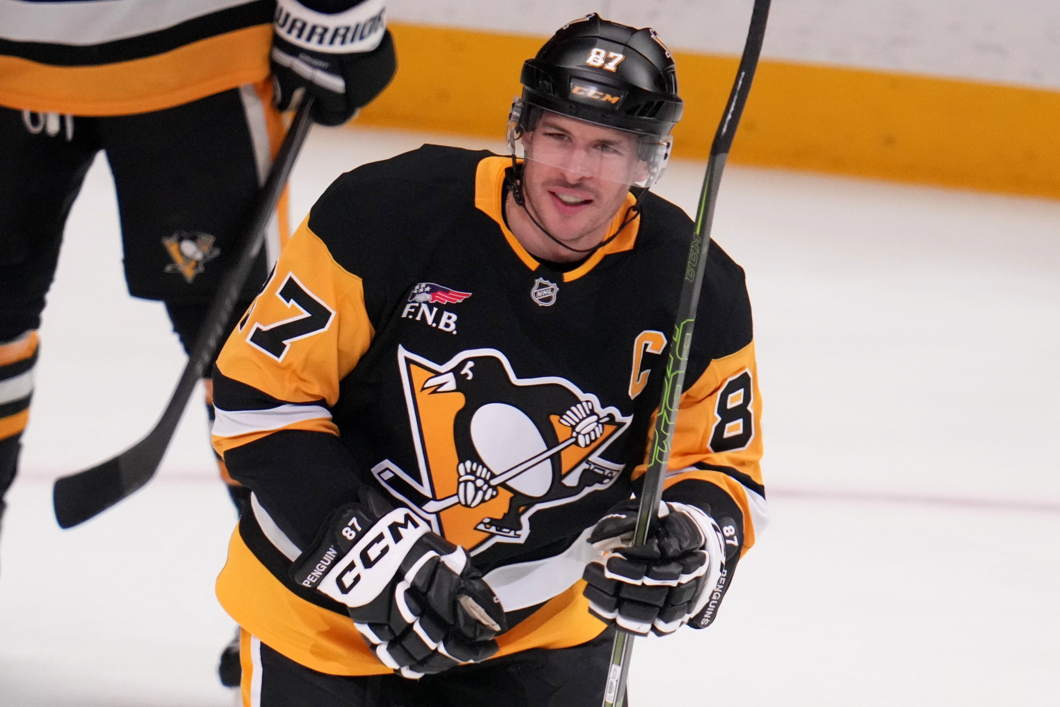 Sidney Crosby breaks Penguins scoring record previously held by Mario Lemieux