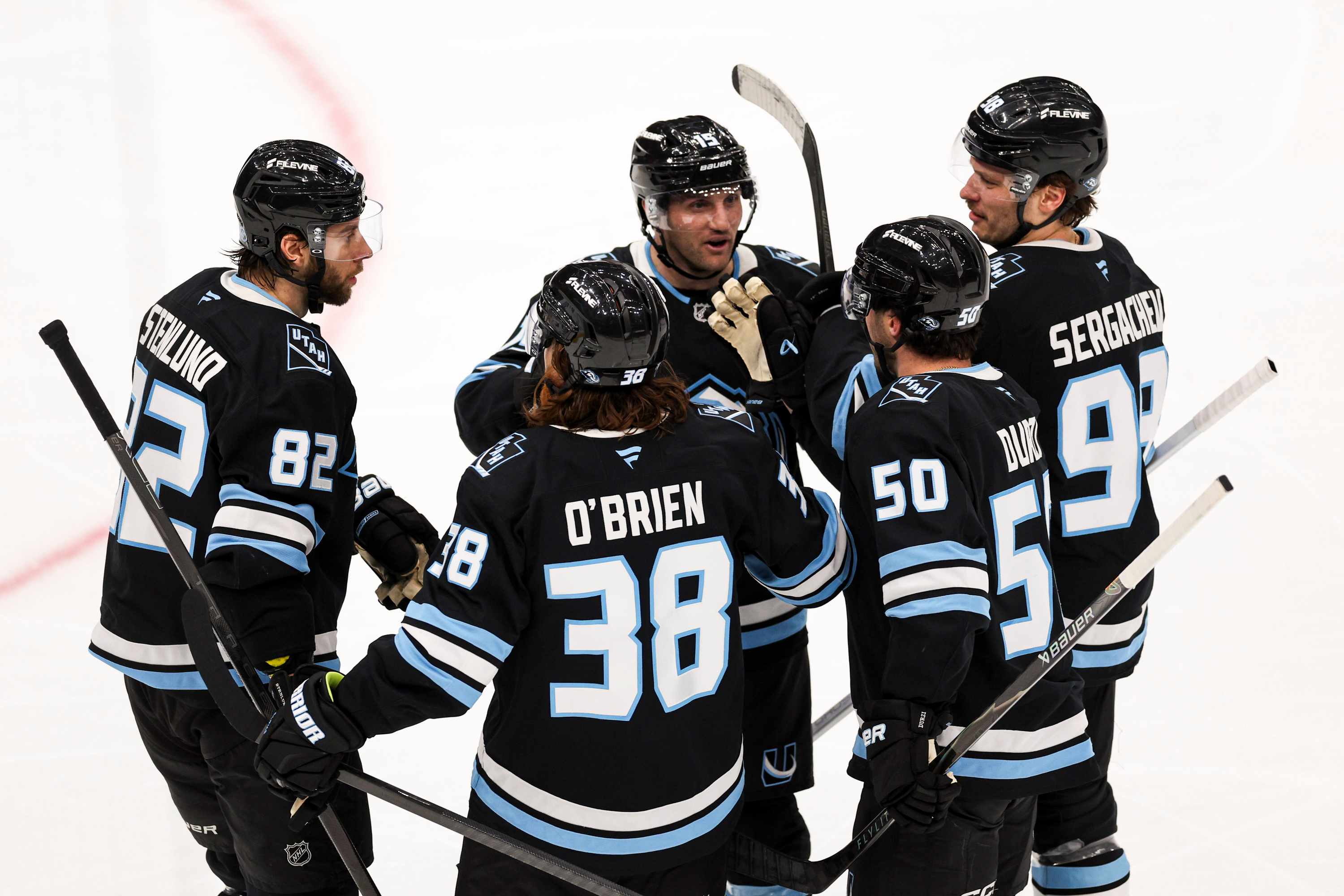 Colorado's Wedgewood records shutout as Avalanche edge Mammoth 1-0