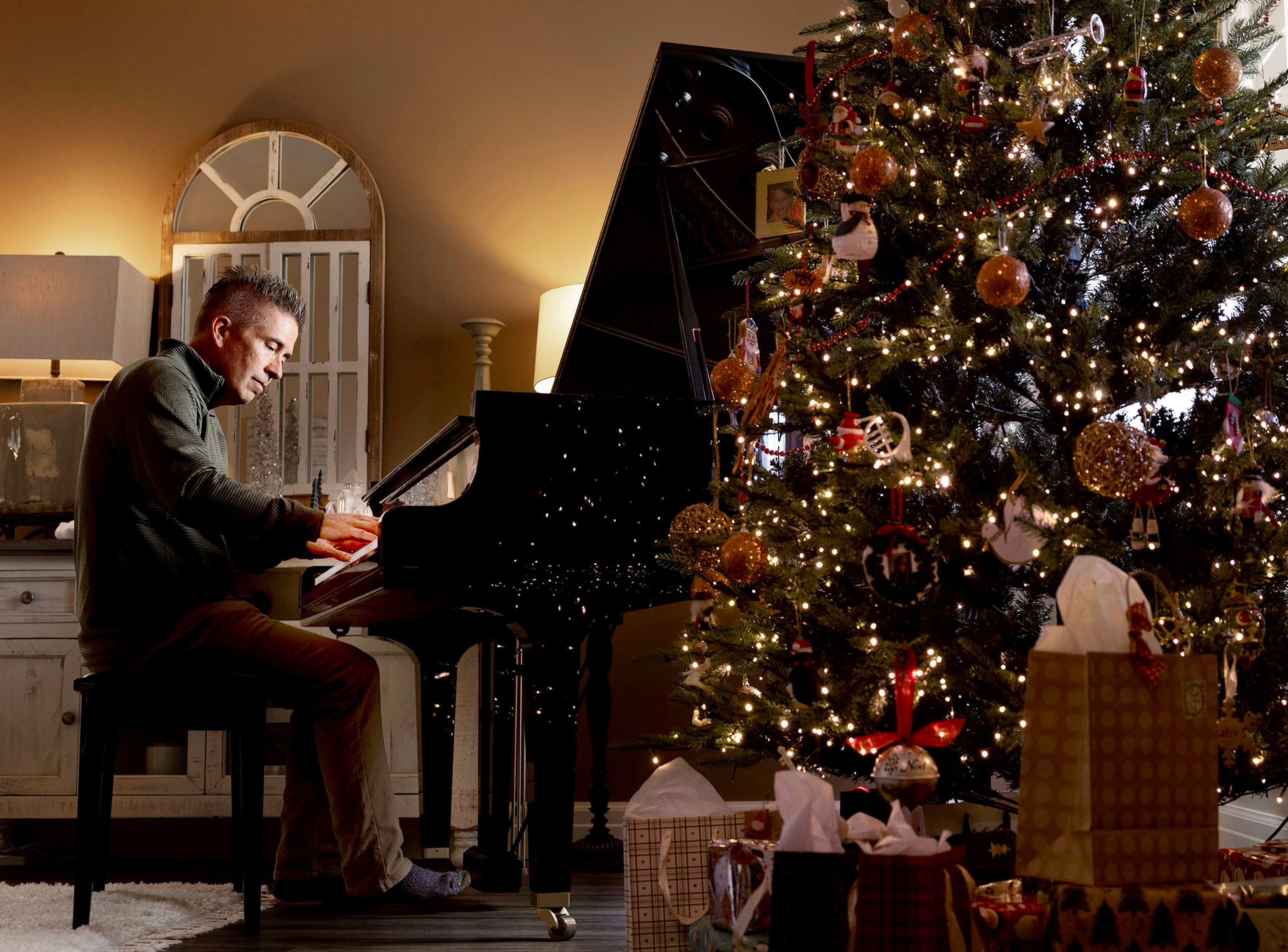 How musician David Tolk is providing background music for the world