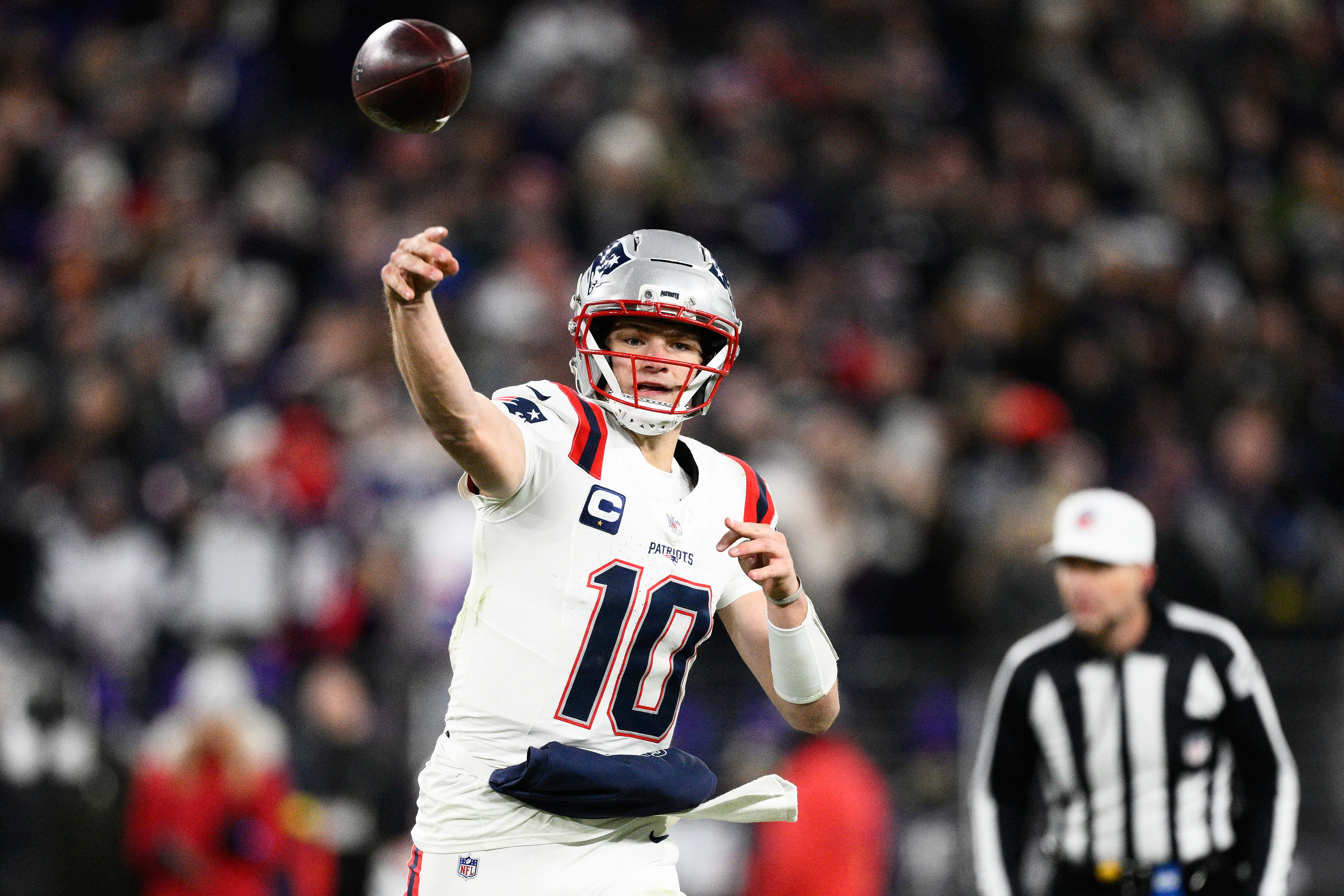 Drake Maye leads the Patriots to a 28-24 win over the Ravens that clinches a playoff spot