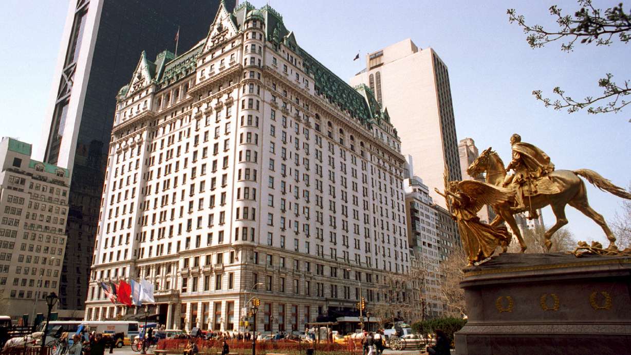 Pedestrians walk in front of the Plaza Hotel in New York, April 11, 1995. "Home Alone 2" depicts holiday travel chaos, but modern airport rules prevent similar mix-ups.