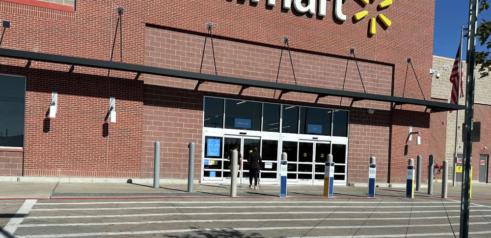 Here's what stores are open, and which ones are closed, on Christmas